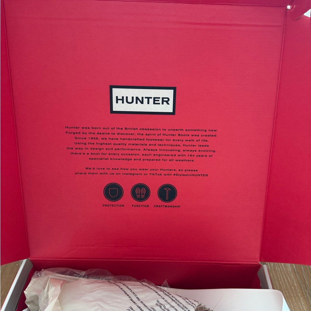 Hunter Red Box Packaging NWT - image 2